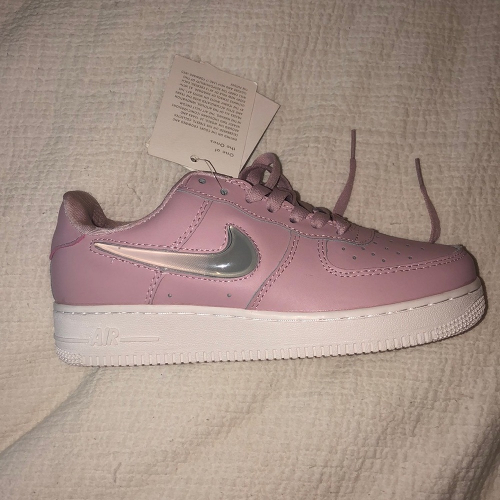 Light purple/ pink women’s size 8 Air Force ones!